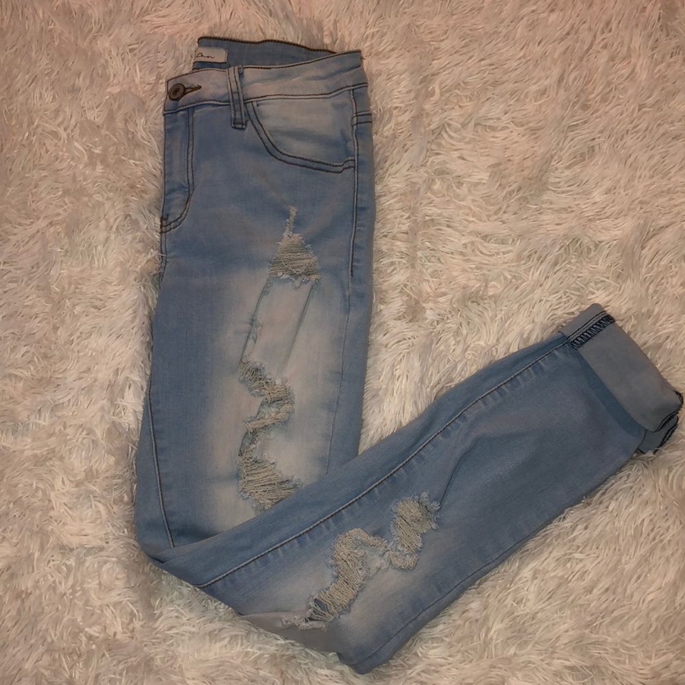 Distressed skinny jeans